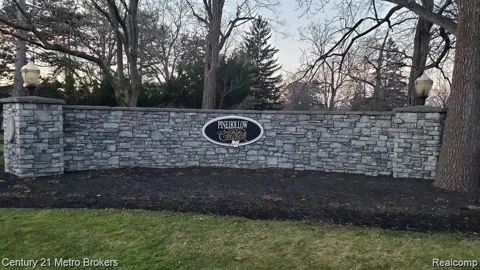 6284 Bridle Path