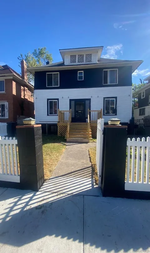 909 Burlingame Street
