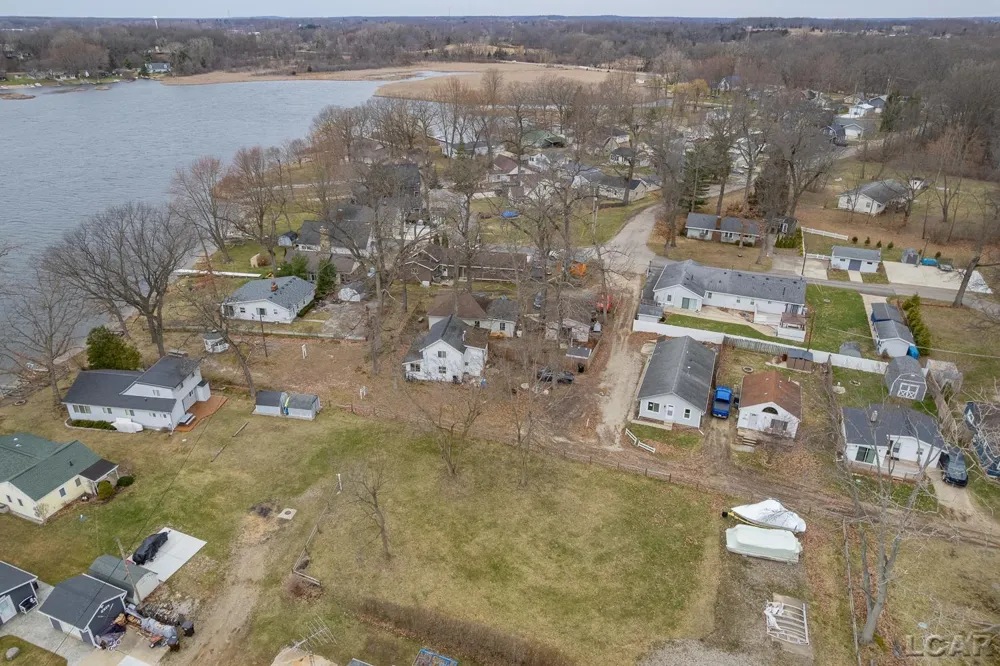 502 Wilbur Avenue Columbia Township, MI 49230