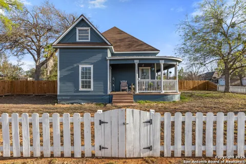 421 E Rio Grande