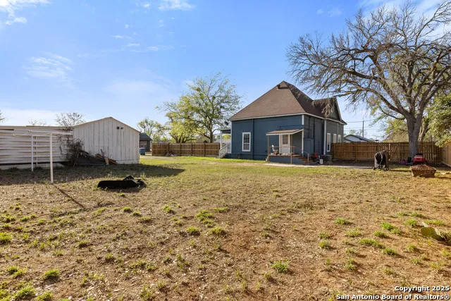 421 E Rio Grande Pearsall, TX 78061