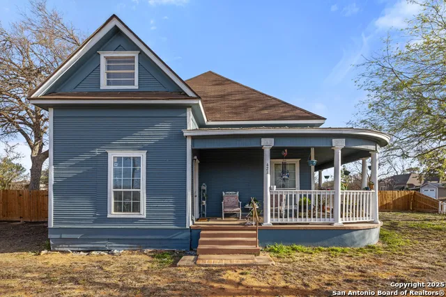 421 E Rio Grande Pearsall, TX 78061