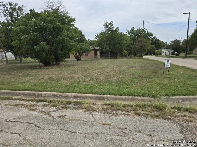 209 E 3RD Rockdale, TX 76567