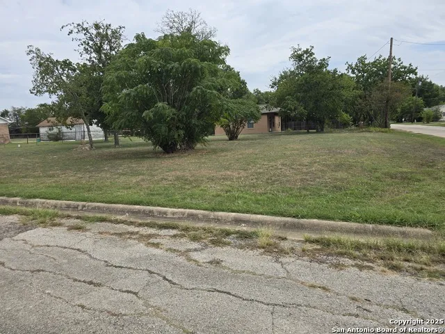209 E 3RD Rockdale, TX 76567
