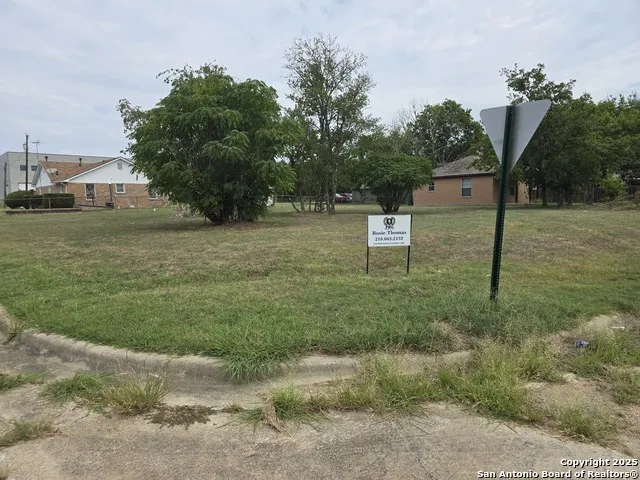 209 E 3RD Rockdale, TX 76567