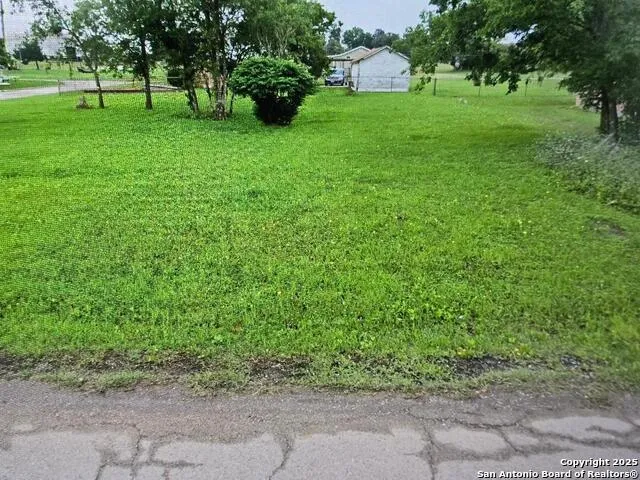 209 E 3RD Rockdale, TX 76567