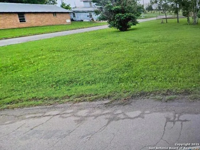 209 E 3RD Rockdale, TX 76567