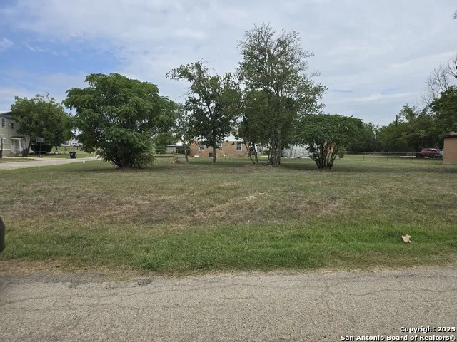 209 E 3RD Rockdale, TX 76567