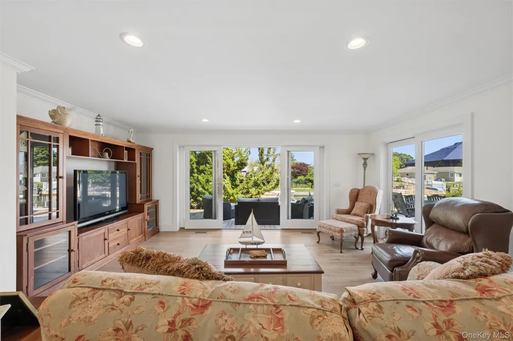 23 Whiting Road East Quogue, NY 11942