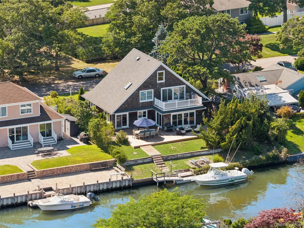 23 Whiting Road East Quogue, NY 11942