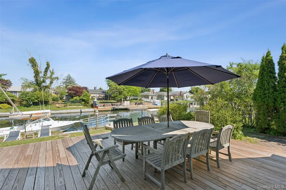 23 Whiting Road East Quogue, NY 11942