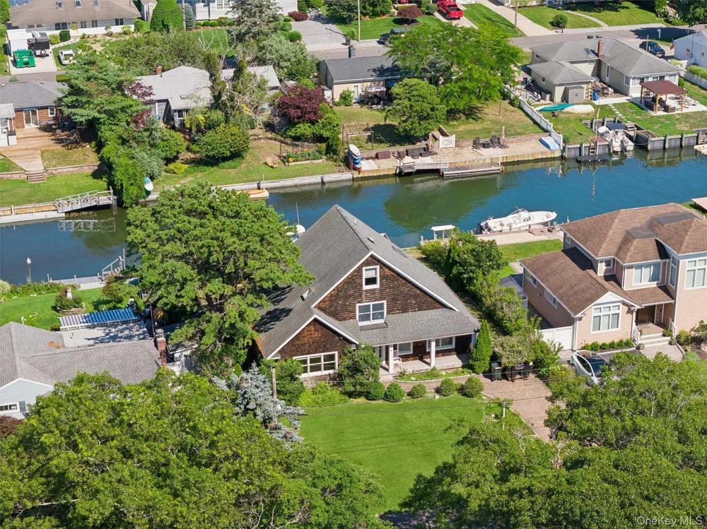 23 Whiting Road East Quogue, NY 11942