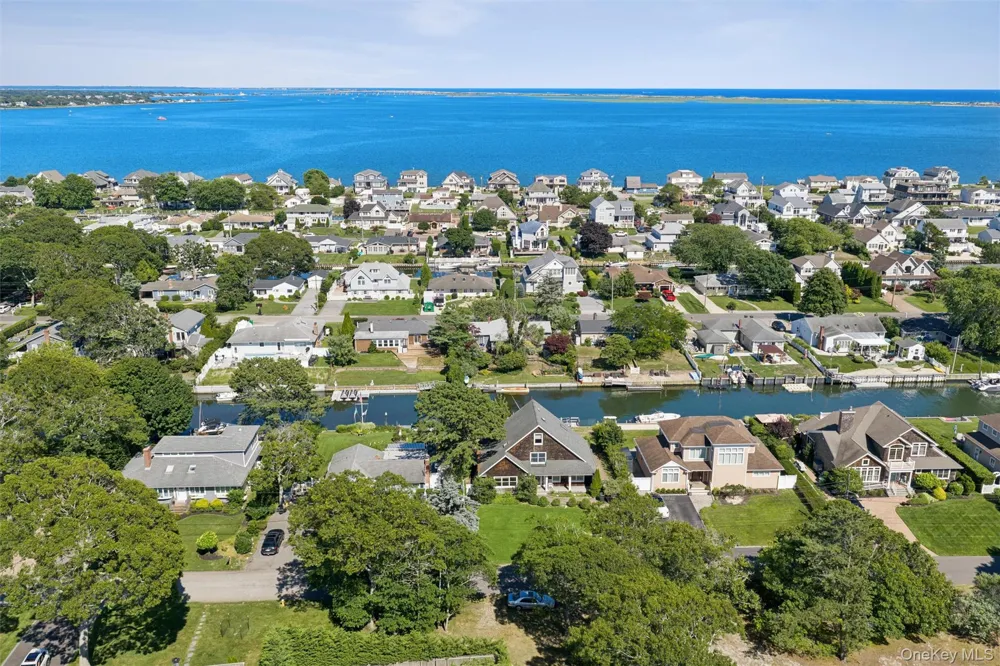 23 Whiting Road East Quogue, NY 11942