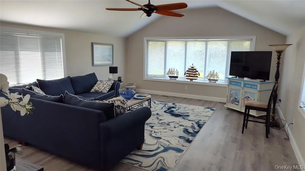 1 Washington Avenue E Hampton Bays, NY 11946