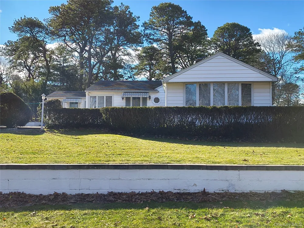 1 Washington Avenue E Hampton Bays, NY 11946