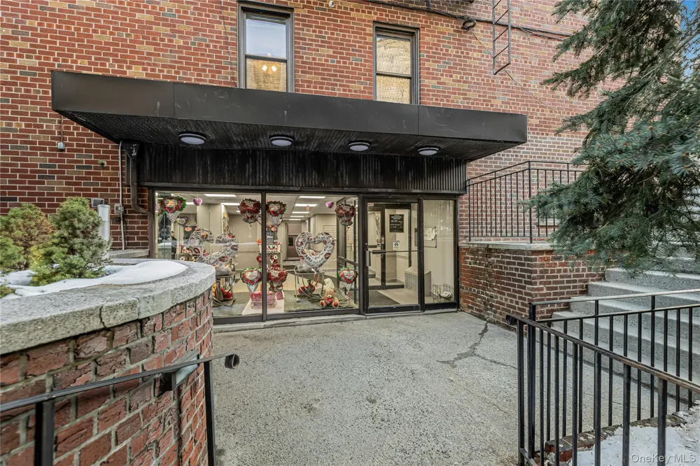 1725 Edison Avenue #1F Bronx, NY 10461