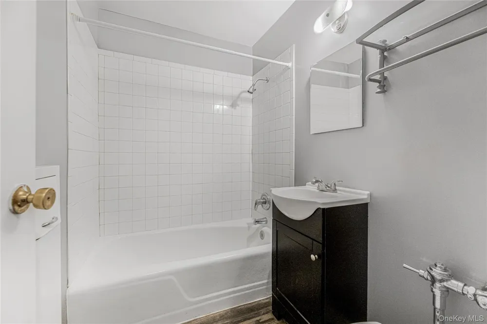 1725 Edison Avenue #1F Bronx, NY 10461