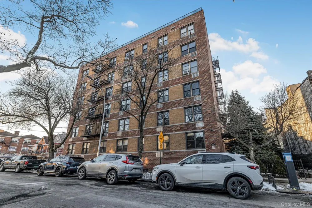 1725 Edison Avenue #1F Bronx, NY 10461