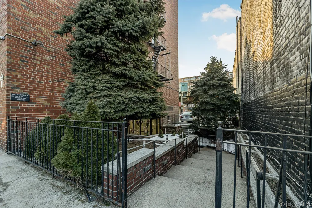 1725 Edison Avenue #1F Bronx, NY 10461