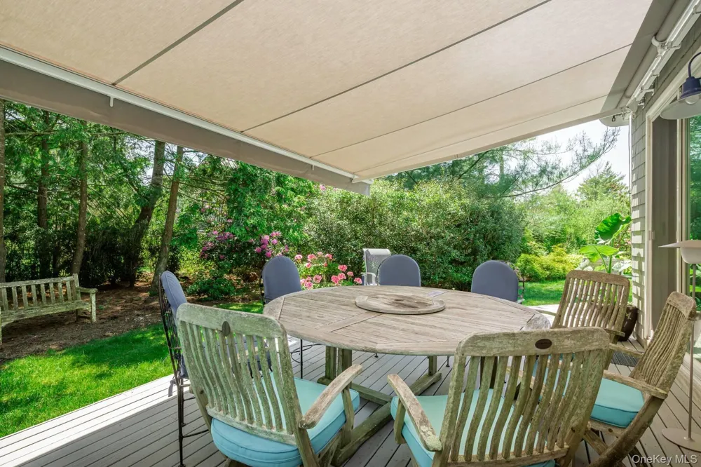 61 Huckleberry Lane East Hampton, NY 11937
