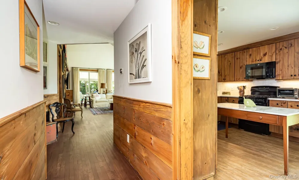 61 Huckleberry Lane East Hampton, NY 11937