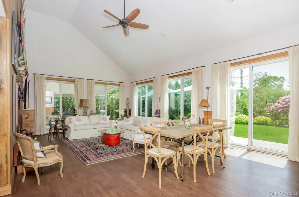 61 Huckleberry Lane East Hampton, NY 11937