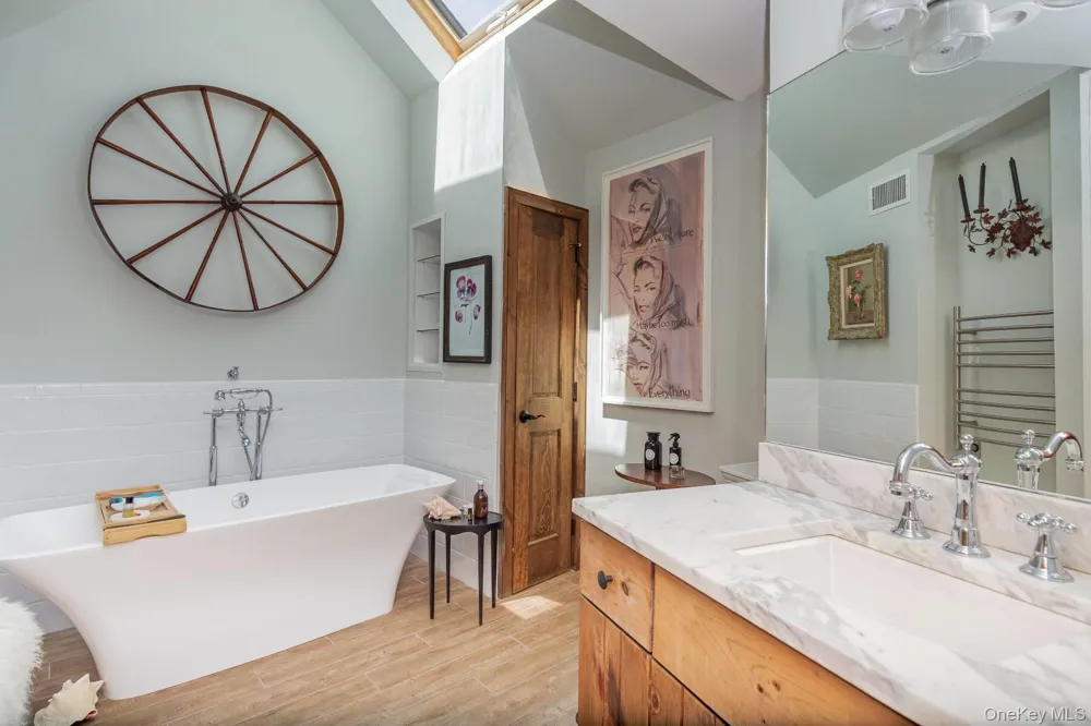 61 Huckleberry Lane East Hampton, NY 11937