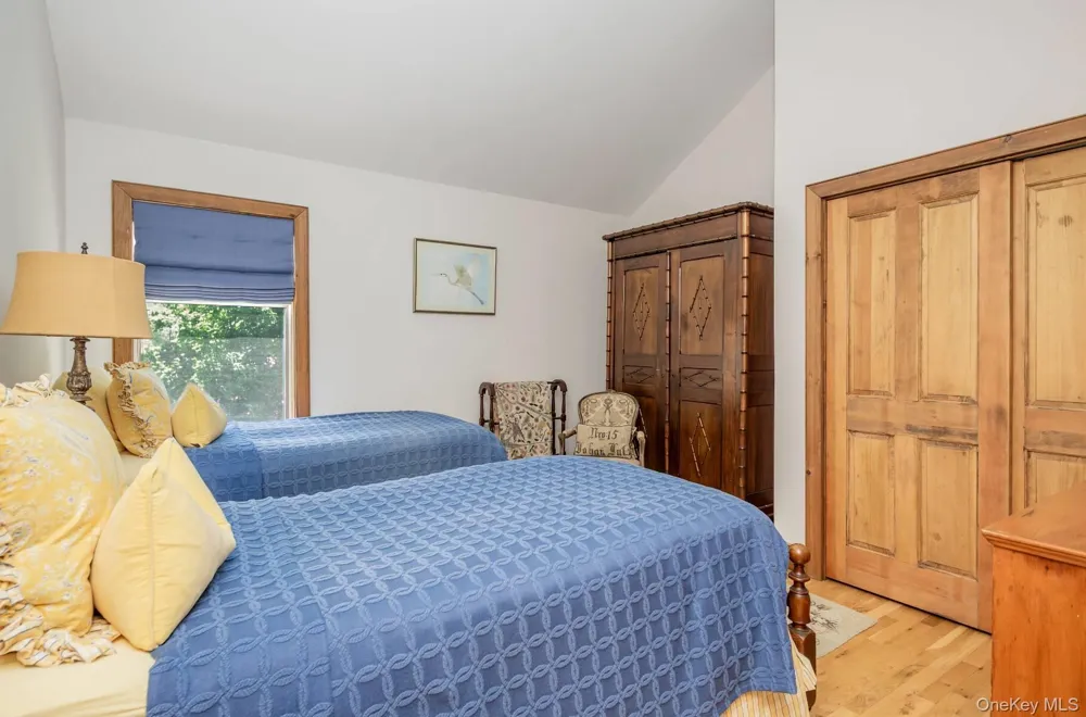 61 Huckleberry Lane East Hampton, NY 11937