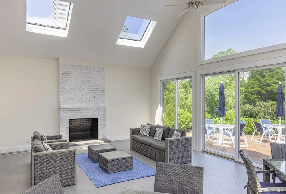 61 Huckleberry Lane East Hampton, NY 11937