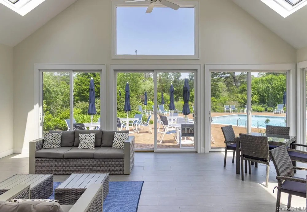 61 Huckleberry Lane East Hampton, NY 11937
