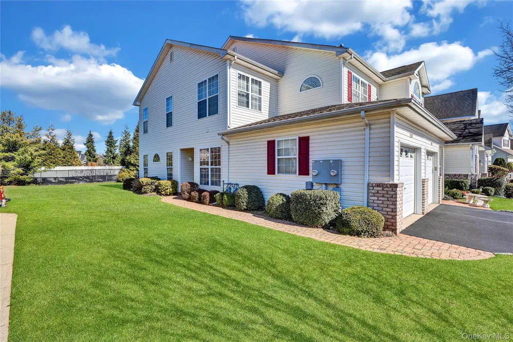 85 Constantine Way Mount Sinai, NY 11766