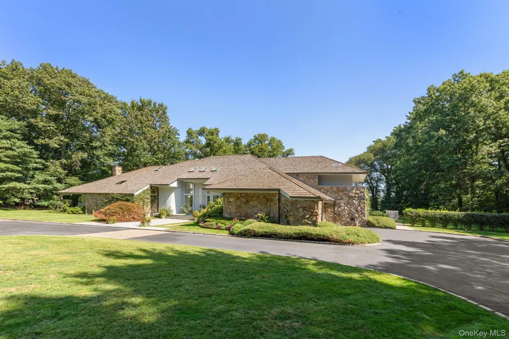 8 Mill Pond Lane Lattingtown, NY 11560