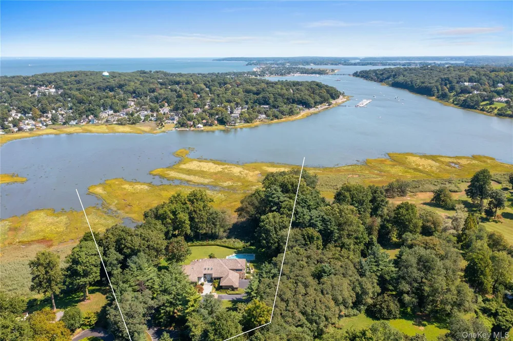 8 Mill Pond Lane Lattingtown, NY 11560