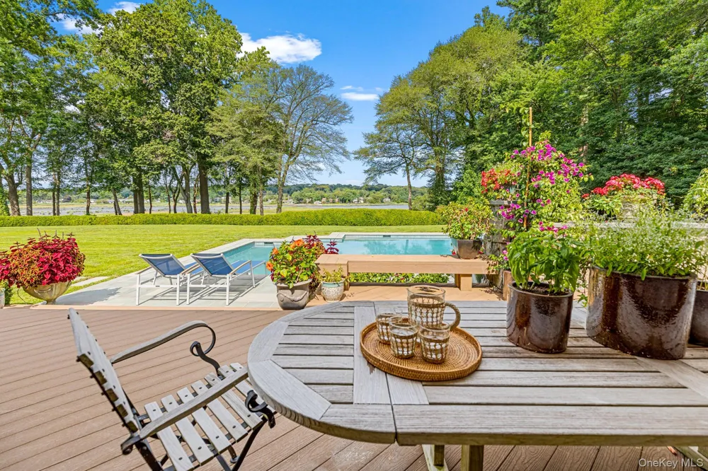 8 Mill Pond Lane Lattingtown, NY 11560