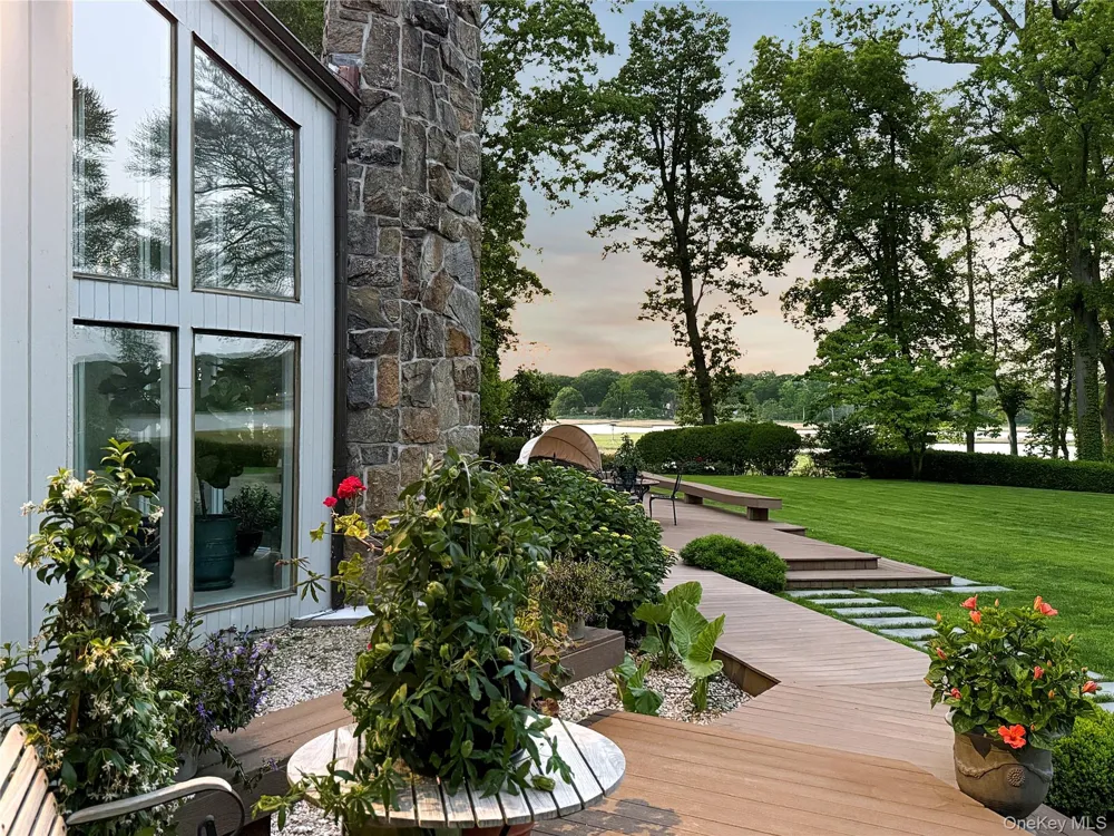 8 Mill Pond Lane Lattingtown, NY 11560