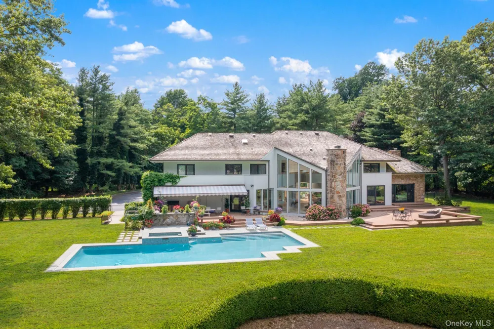8 Mill Pond Lane Lattingtown, NY 11560