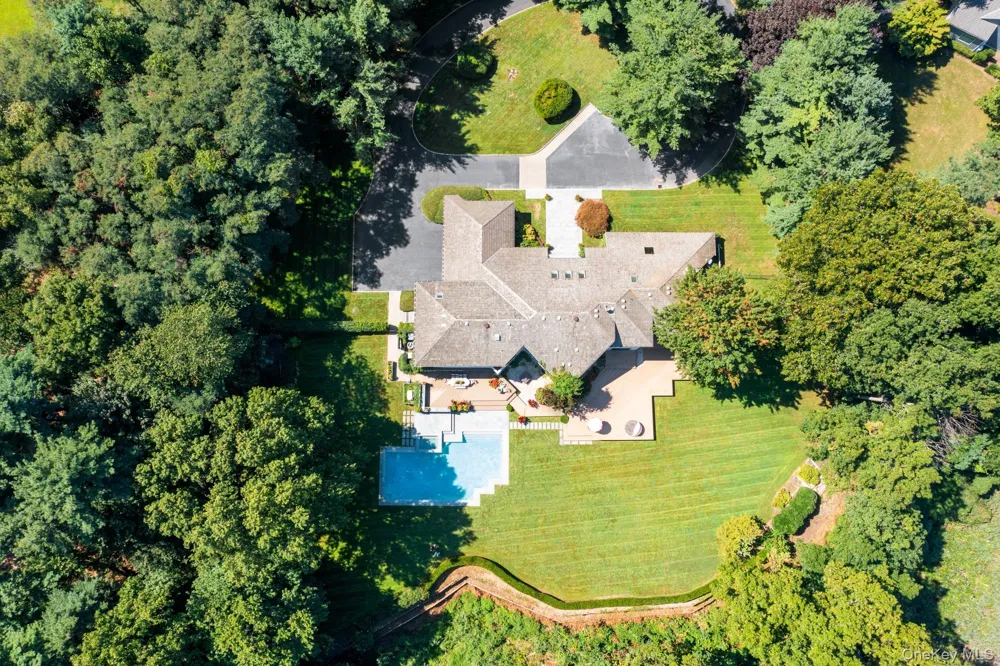 8 Mill Pond Lane Lattingtown, NY 11560