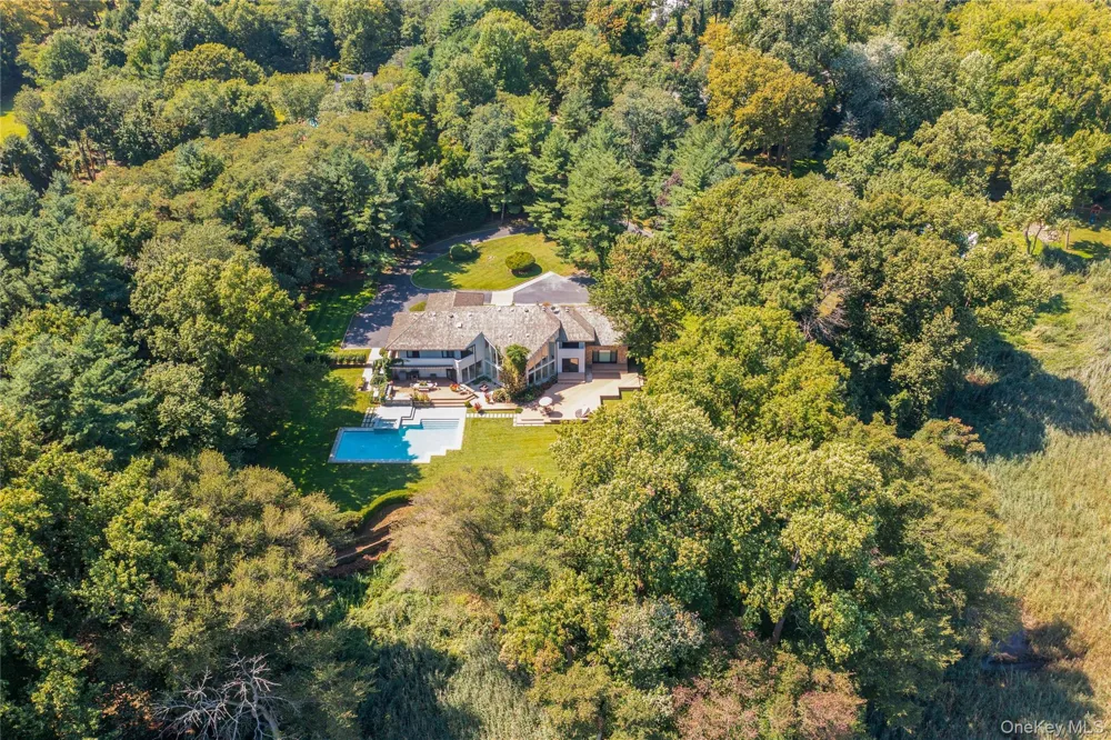 8 Mill Pond Lane Lattingtown, NY 11560
