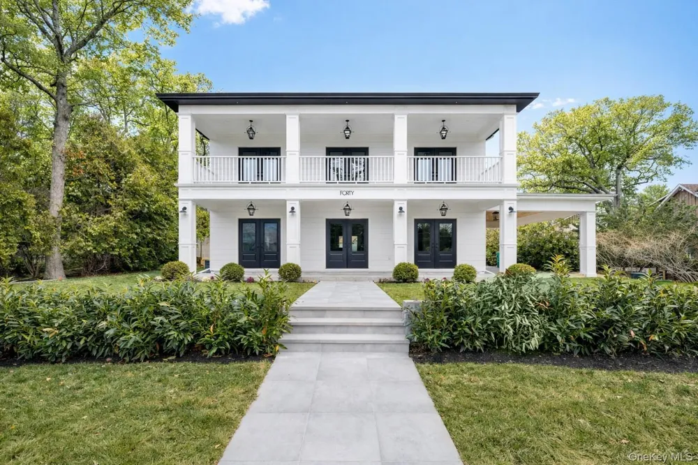 40 Waters Edge Road Southampton, NY 11968