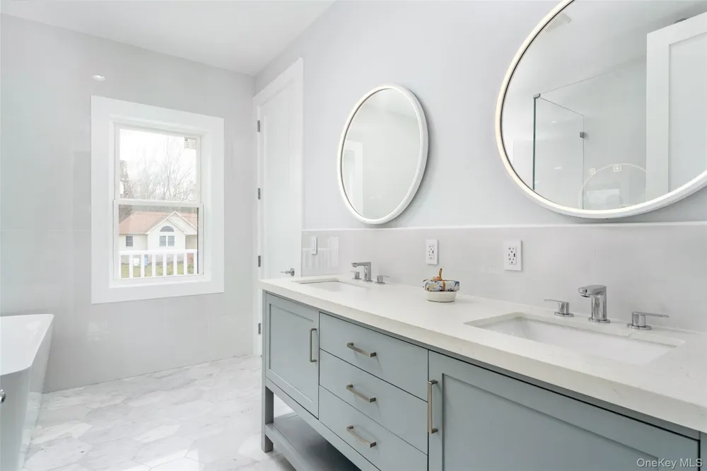 40 Waters Edge Road Southampton, NY 11968
