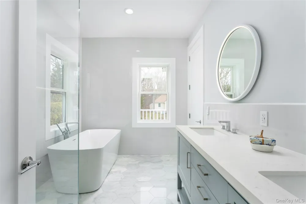 40 Waters Edge Road Southampton, NY 11968