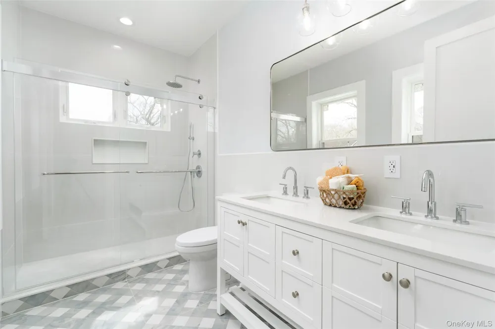 40 Waters Edge Road Southampton, NY 11968