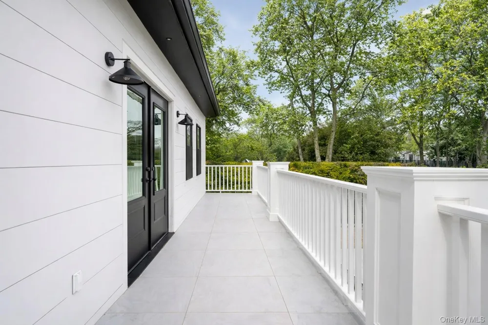 40 Waters Edge Road Southampton, NY 11968