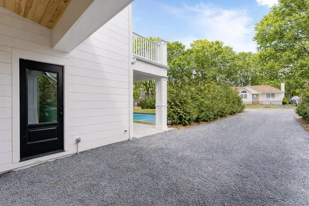 40 Waters Edge Road Southampton, NY 11968