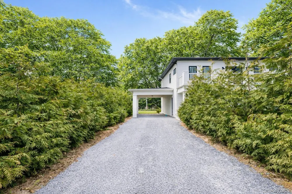 40 Waters Edge Road Southampton, NY 11968