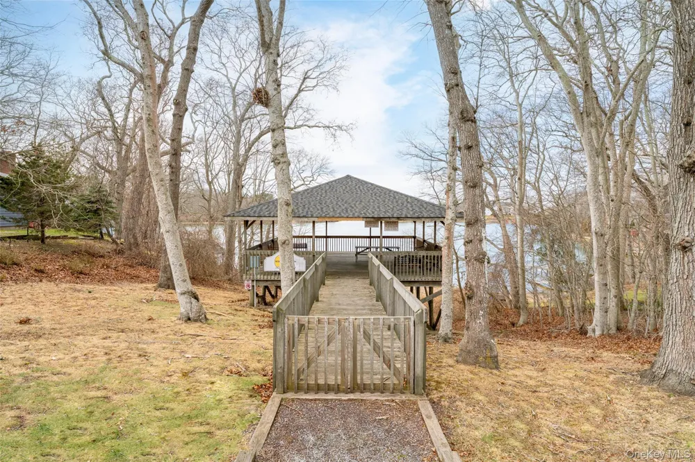 40 Waters Edge Road Southampton, NY 11968
