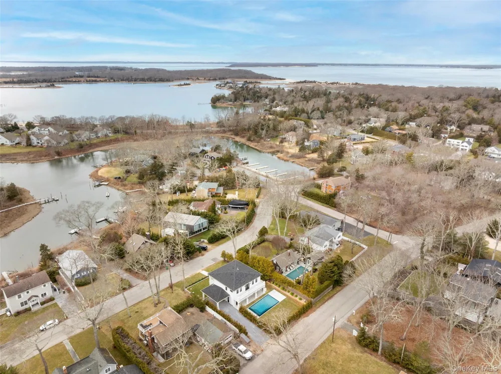40 Waters Edge Road Southampton, NY 11968