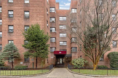 30 Fleetwood Avenue #2E