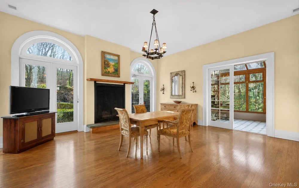 38 Tiffany Road Oyster Bay Cove, NY 11771