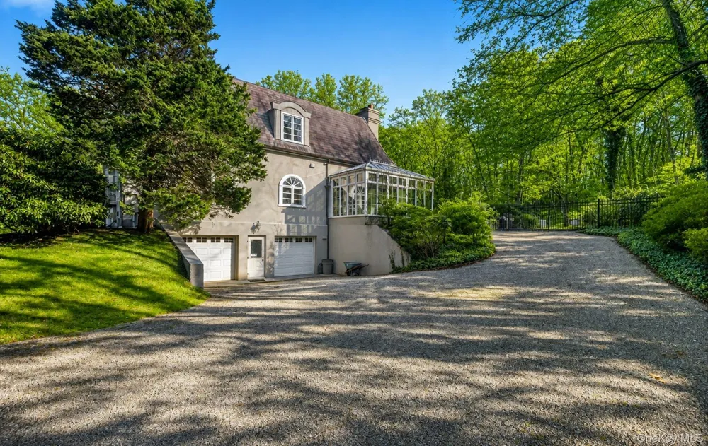 38 Tiffany Road Oyster Bay Cove, NY 11771